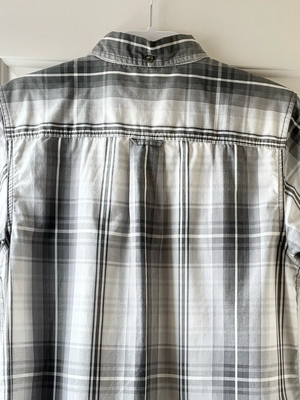 The North Face Men's Button-Up Shirt Short Sleeve Plaid Gray & White Size M